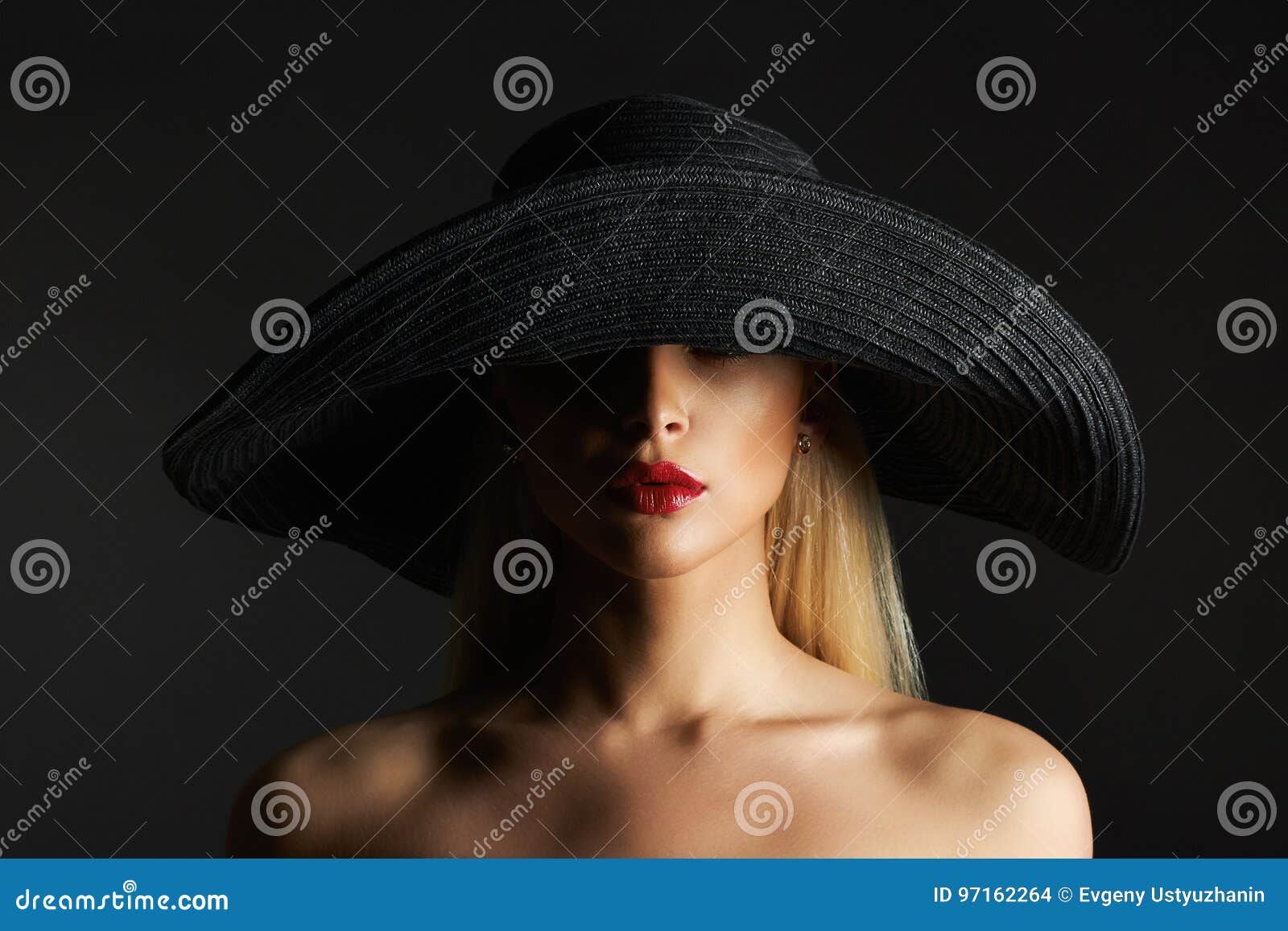 udobnost, izazov - Page 16 Fashion-beauty-blonde-girl-hat-beautiful-young-woman-97162264