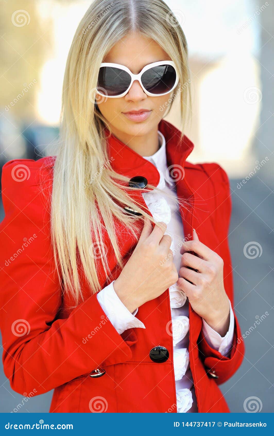 Fashion Blonde Woman In Sunglasses Close Up Stock Image Image Of Seductive Lady 144737417 