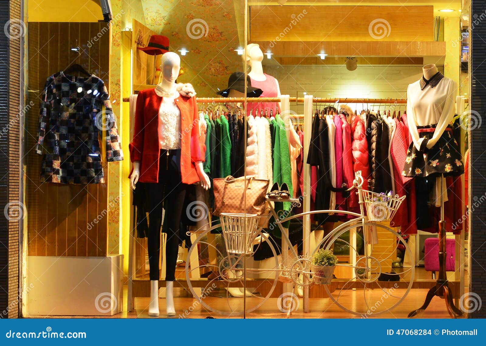 Fashion Boutique Display Window with Mannequins, Store Sale Window ...