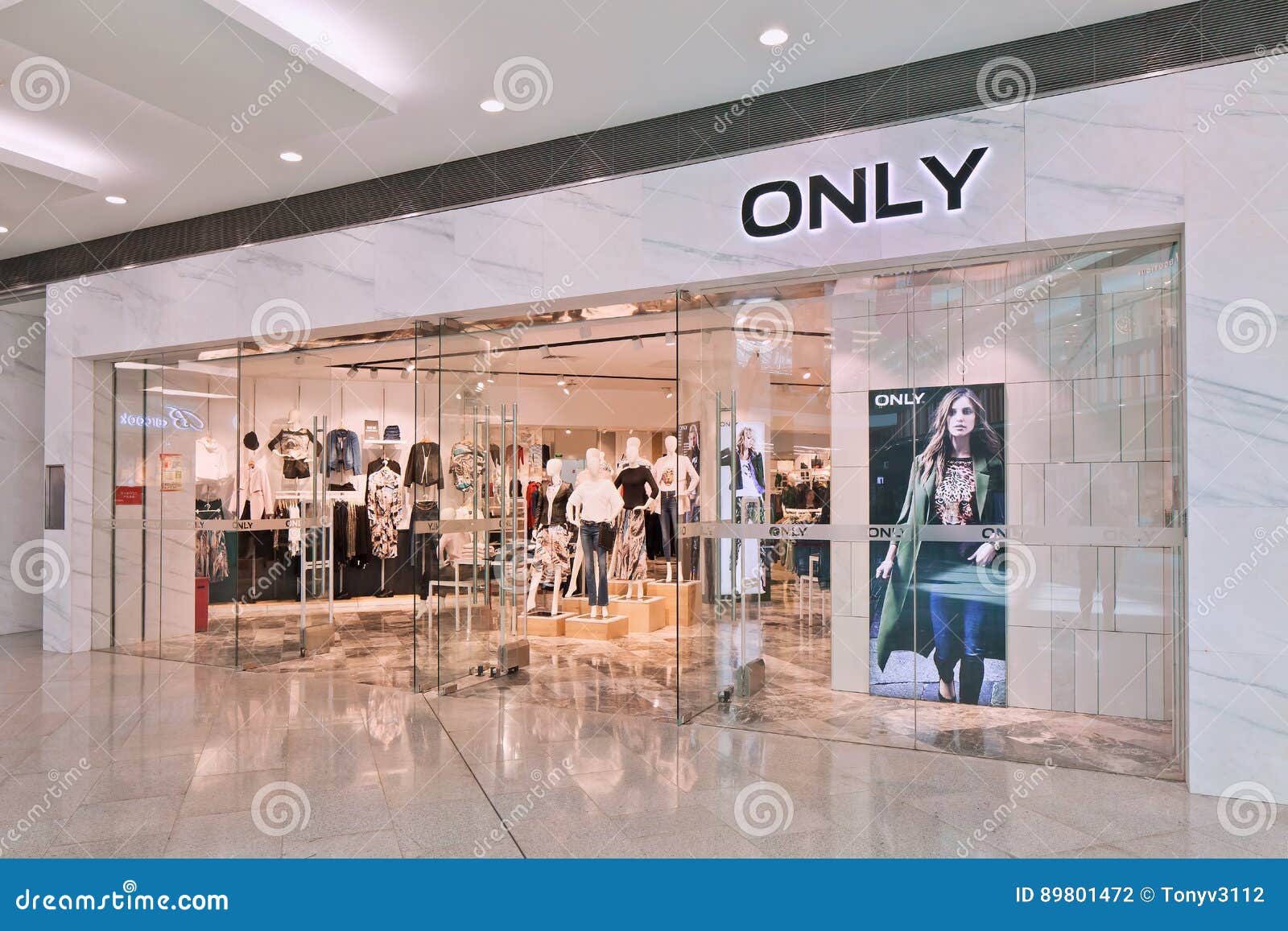 lof herhaling vrijgesteld Only Fashion Clothing Outlet in Livat Shopping Mall, Beijing, China  Editorial Photography - Image of economy, design: 89801472