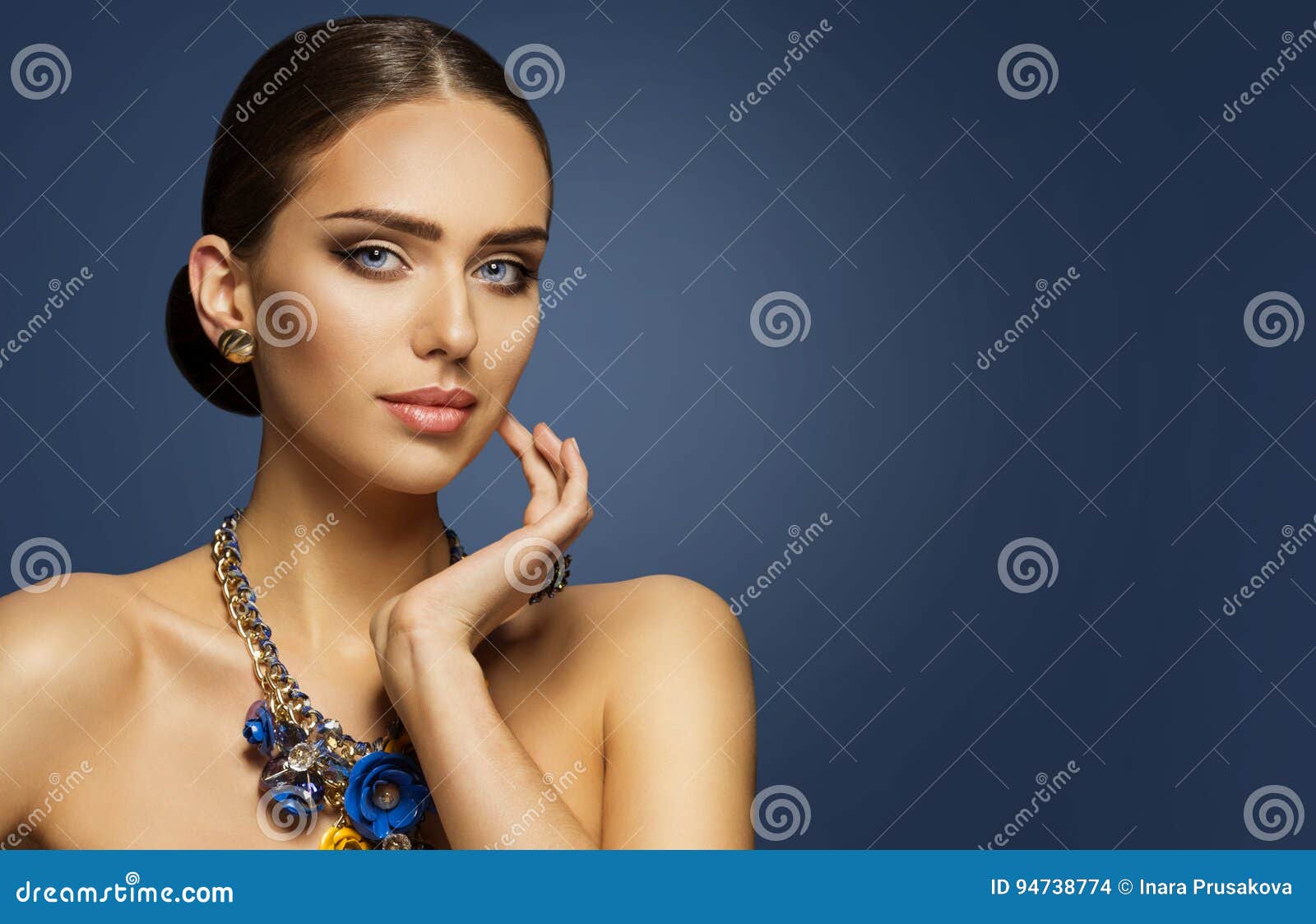 fashion model makeup, elegan woman beauty face make up portrait