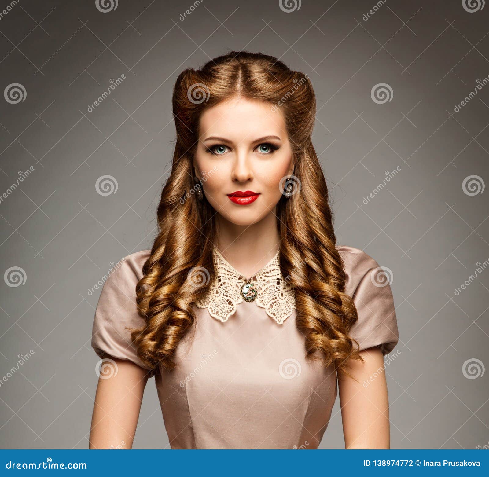 Fashion Model Retro Hairstyle Elegant Woman Old Fashioned