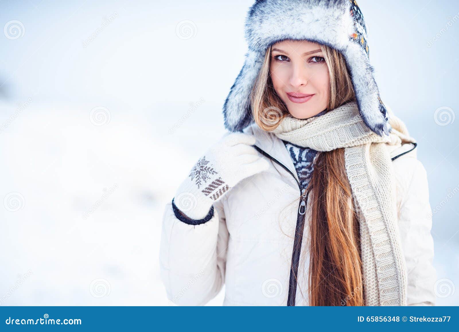 Fashion Outdoor Photo of Gorgeous Woman with Long Blonde Hair Wears ...