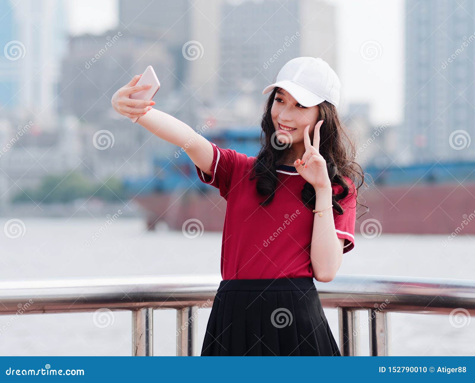 Premium Photo | Cool posing for selfies in the city center. a young bright cute  girl in a white knitted suit and a blue headband takes a selfie. duck lip  pose. fashion