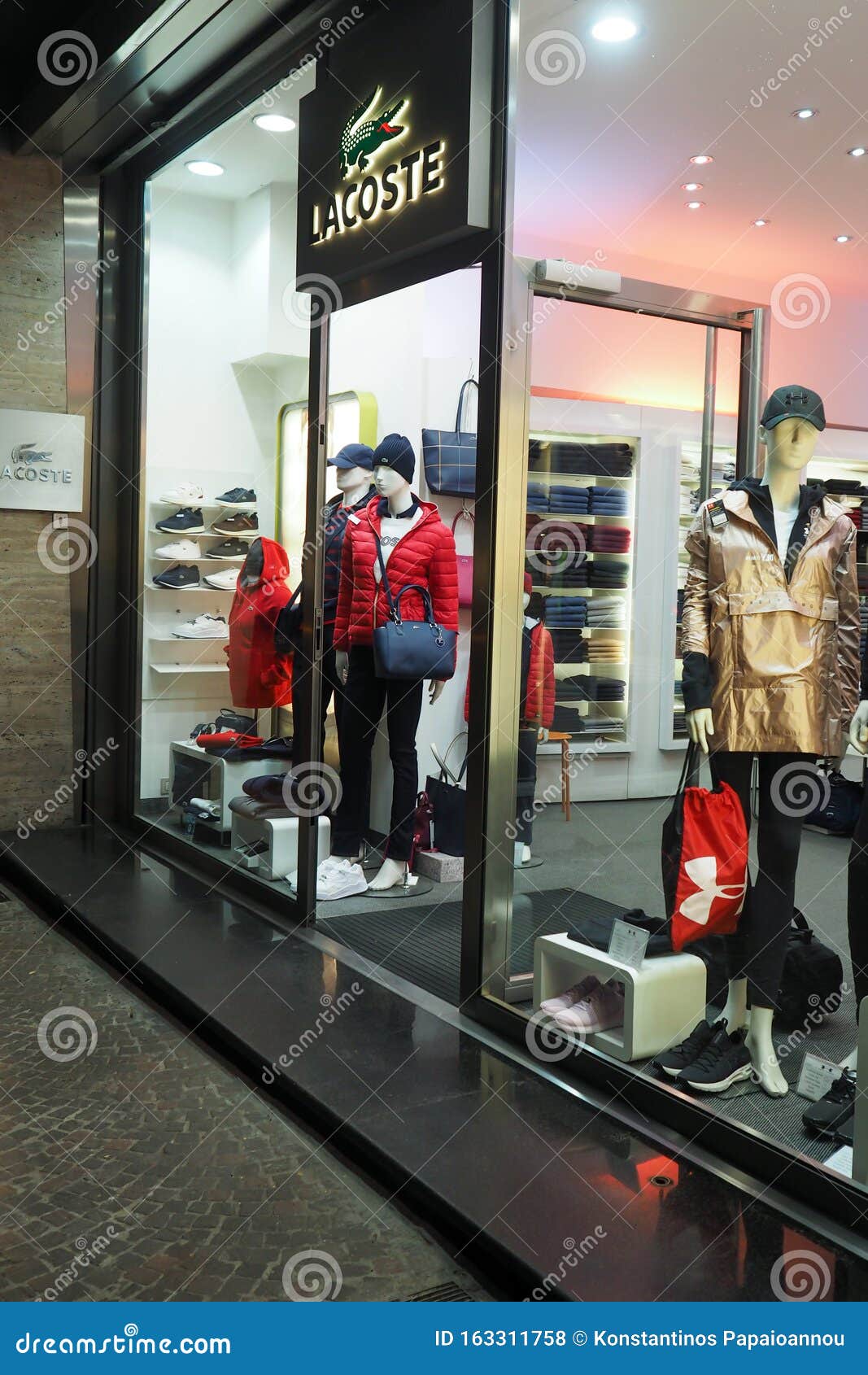 Fashion Shop in Italy Stock - Image district, dress: 163311758