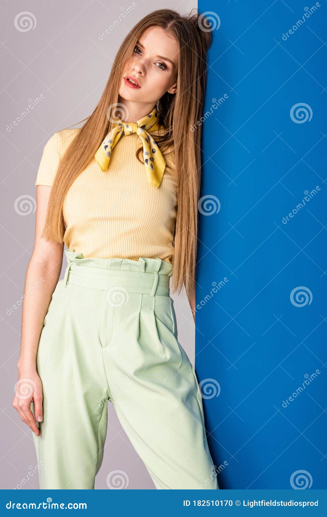 Premium PSD  A boy in a yellow shirt and blue pants