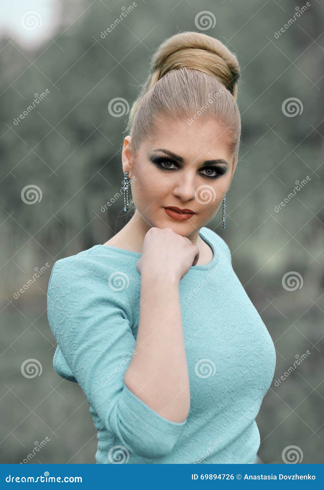 Fashionable Classic Glamorous Girl Model With Professional Makeup And Hairstyle Stock Photo Image Of Glamour Cosmetics