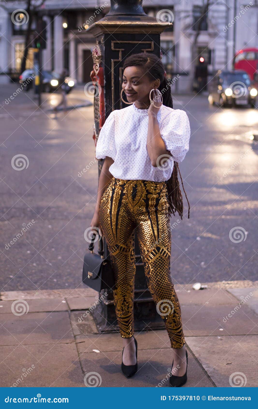 Fashionable People on the Street . Street Style Editorial Image - Image ...