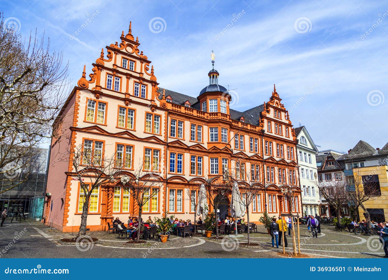 Fassade Von Gutenberg-Haus In Mainz Redaktionelles Foto ...