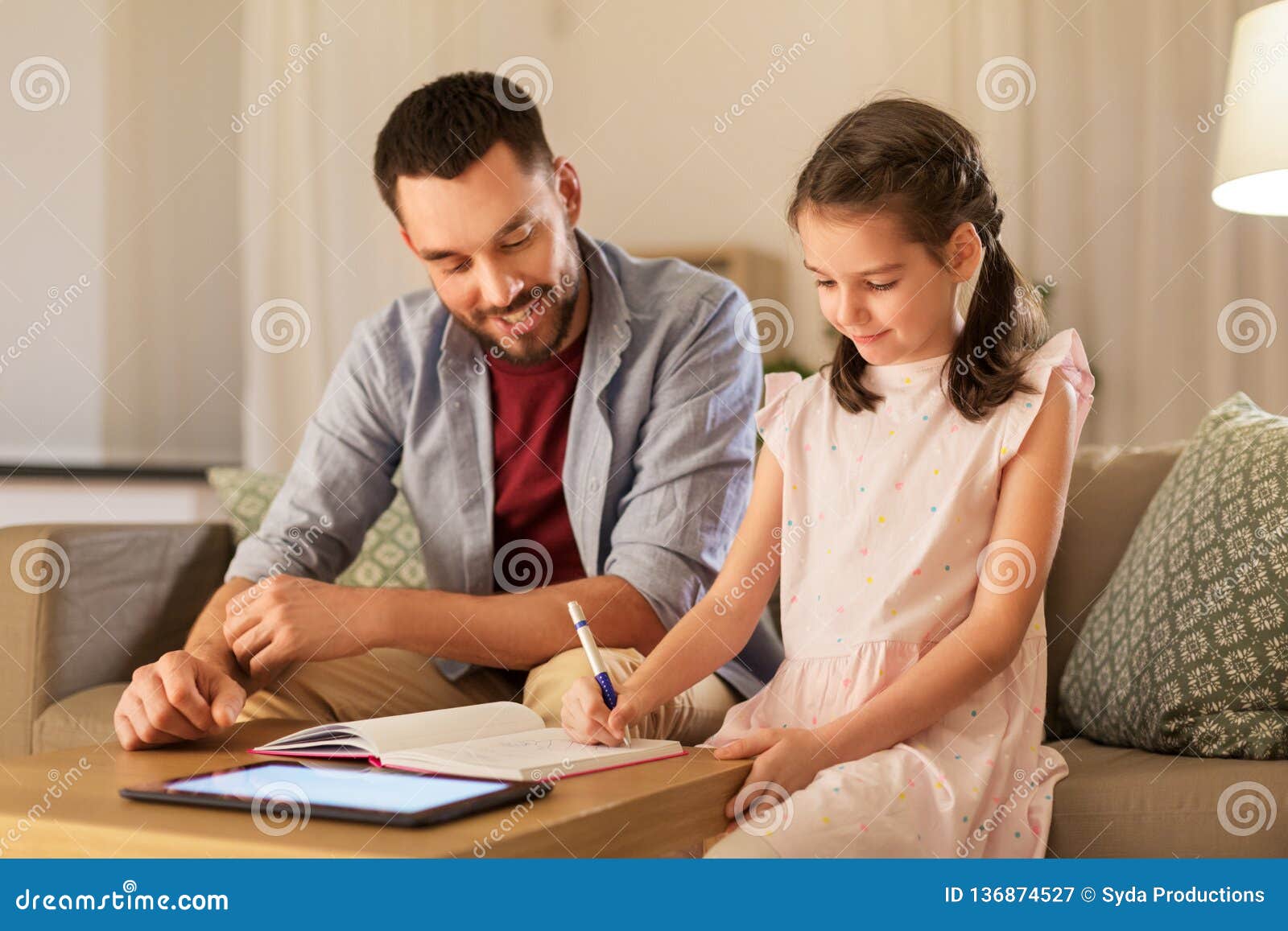 they (to do) their homework when her father (to come)