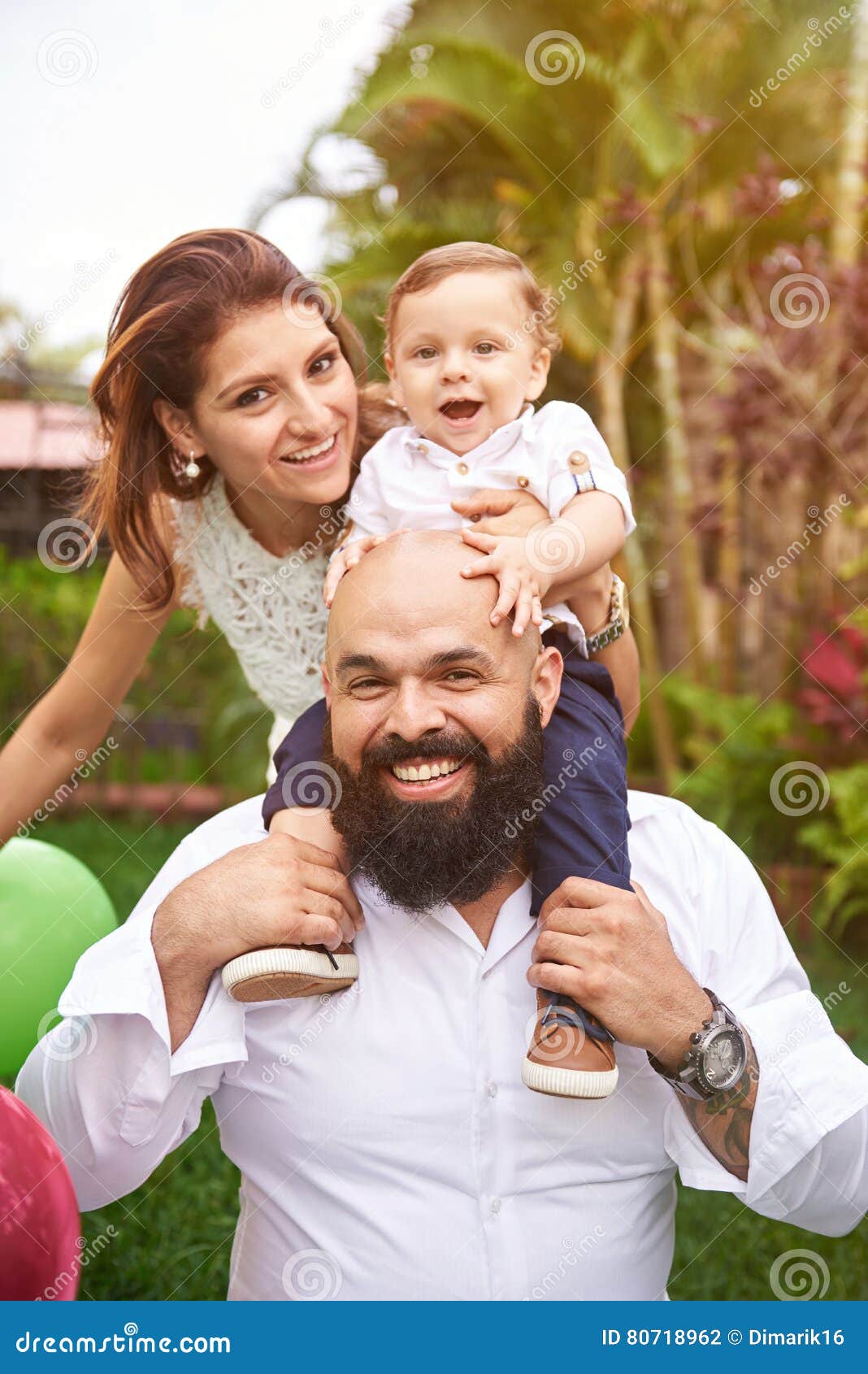 father hold son on shoulder