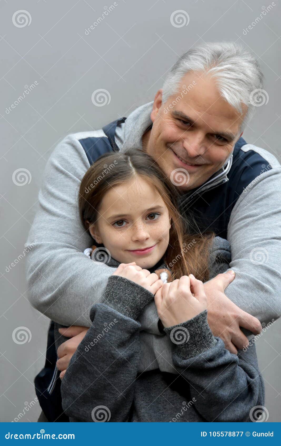Отец и взрослая дочь