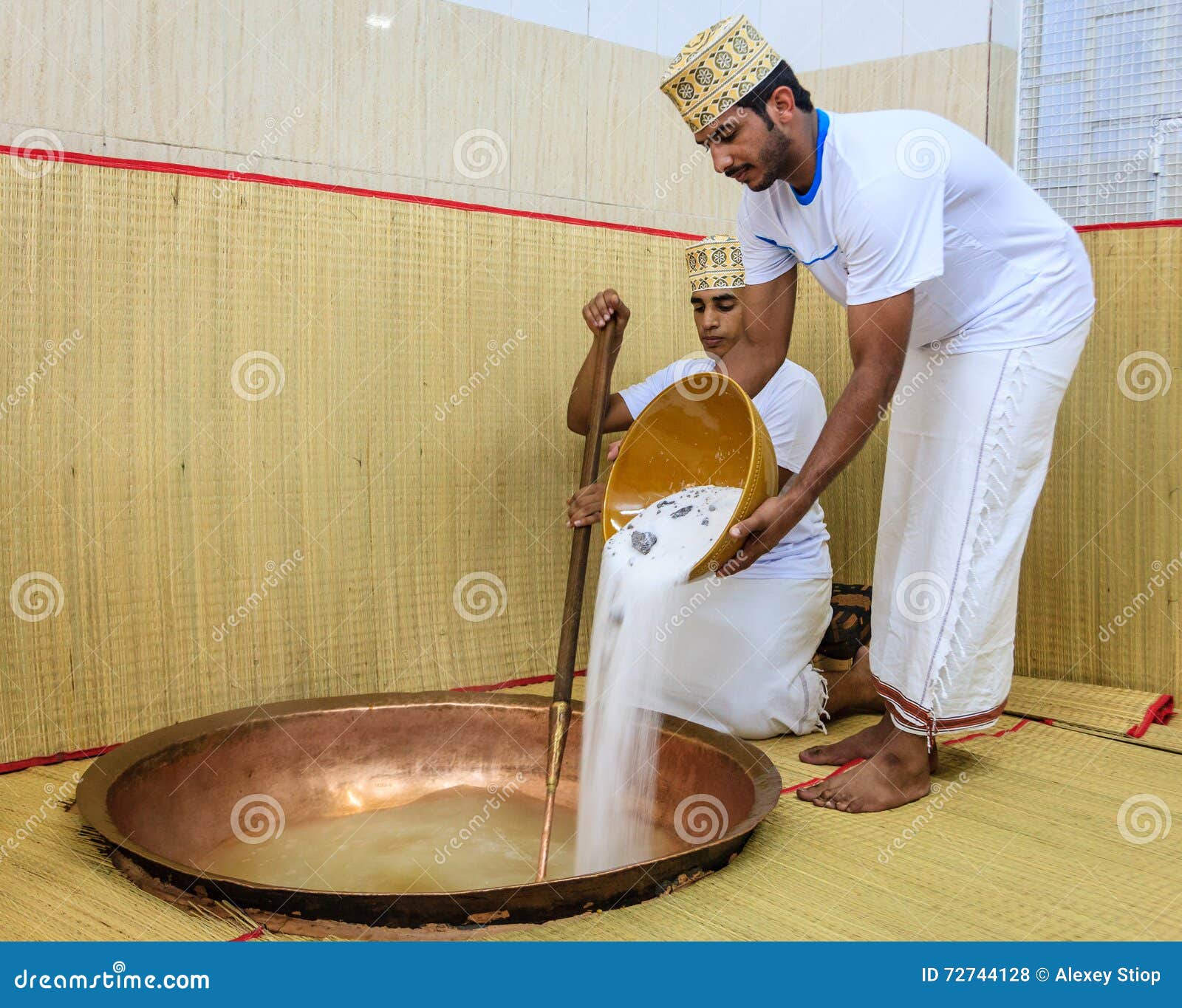 Fatura do halwa omanense foto de stock editorial. Imagem de tradicional