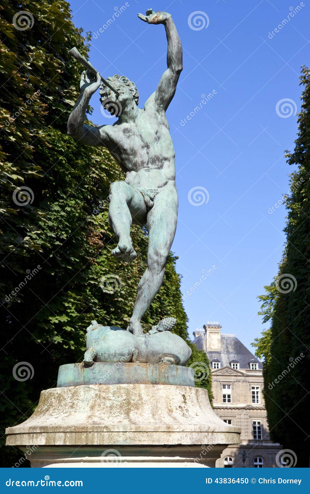 faune dansant sculpture in jardin du luxembourg