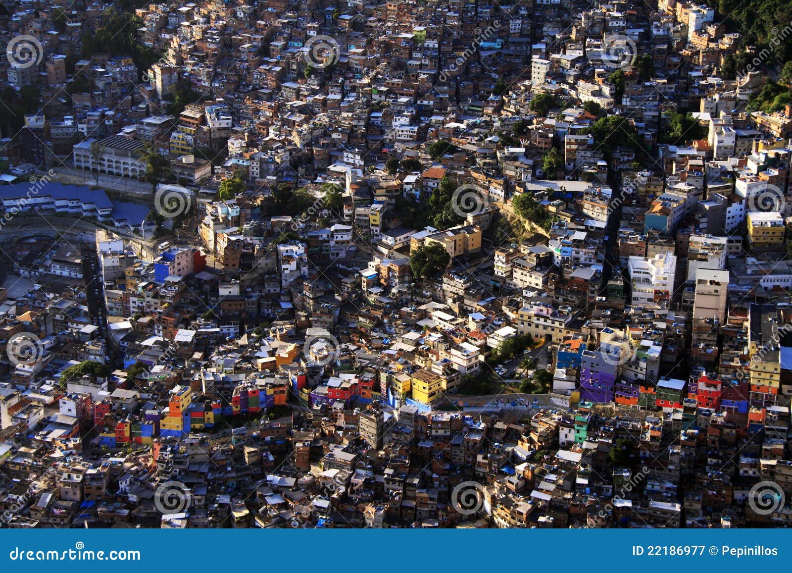 Favela brasileiro. Vista do favela em Rio de Janeiro, um de Rocinha do favela o maior em Ámérica do Sul.