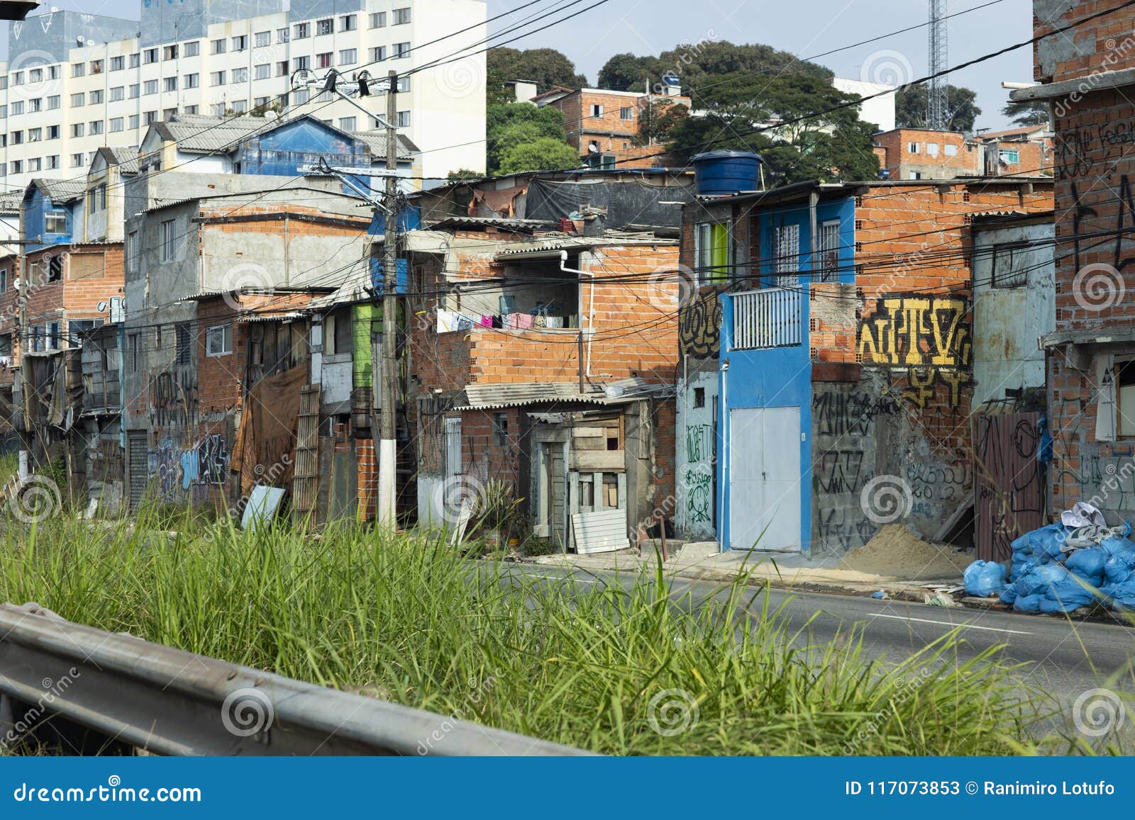 the favela park cidade jardim: a metaphor of the modern of sÃÂ£o paulo, brazil.