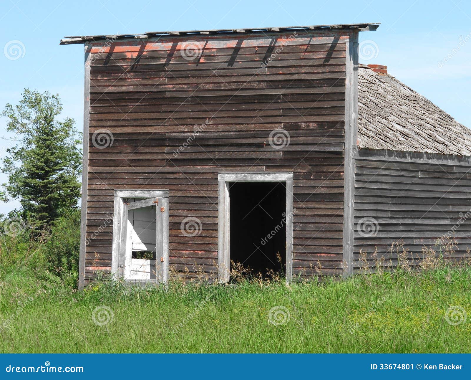 faÃÂ§ade front of old store building