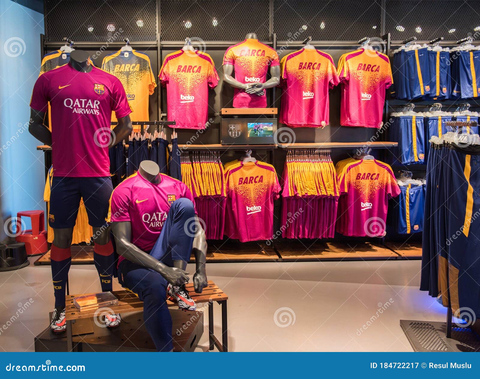 Het hotel oppakken Onverbiddelijk FC Barcelona Official Store Megastore Editorial Photography - Image of  experience, league: 184722217
