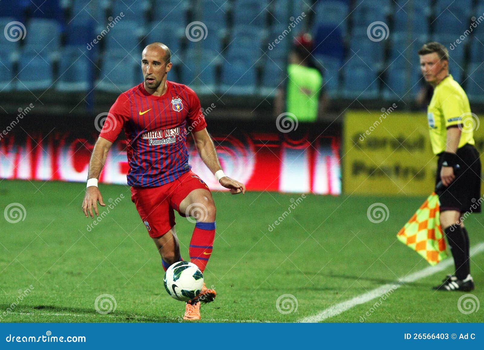 FC Steaua Bucharest - FC Ekranas Redaktionelles Stockfoto - Bild von nicken, schnell: 26566403