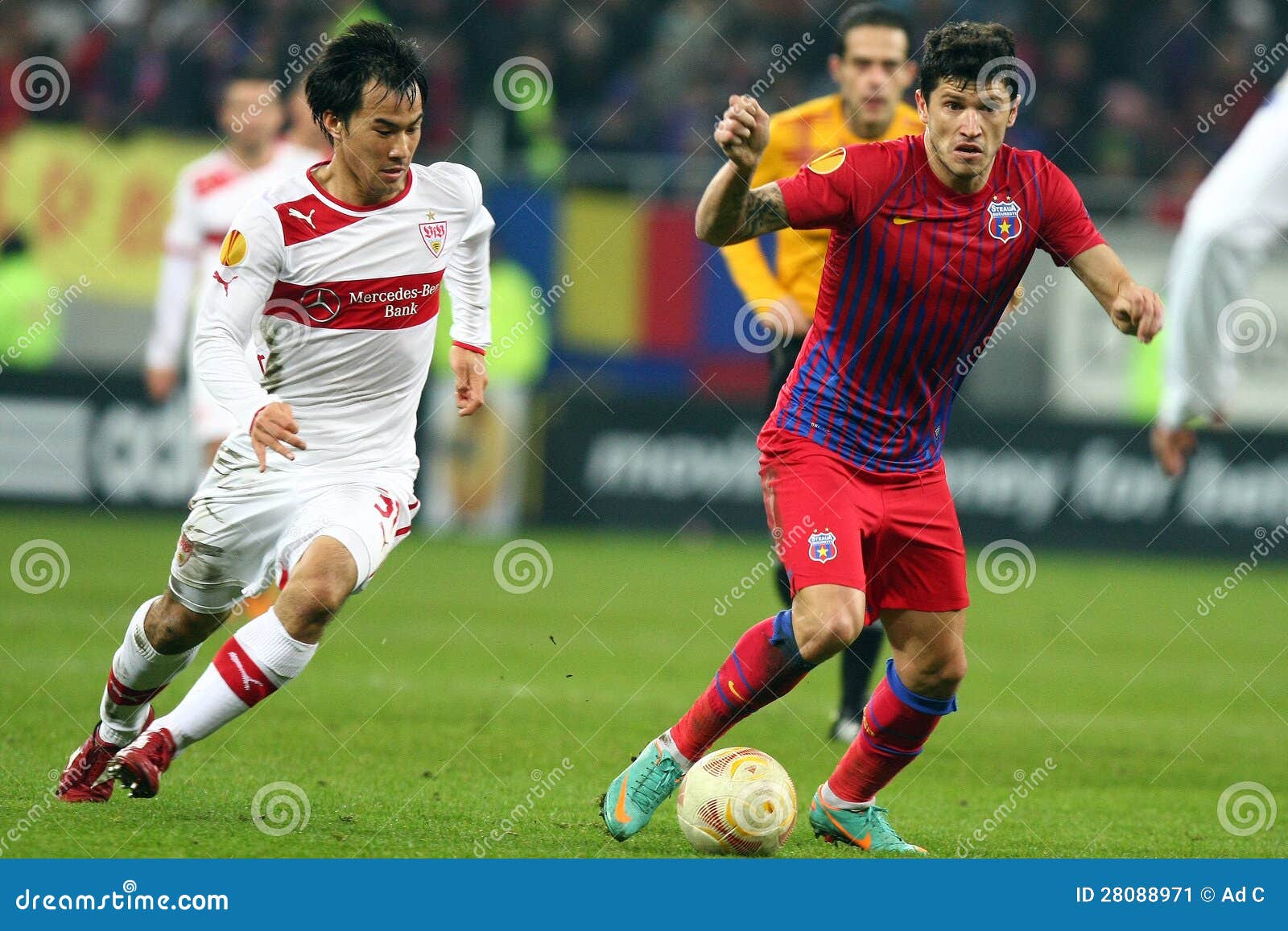 Steaua bucuresti goalkeeper hi-res stock photography and images