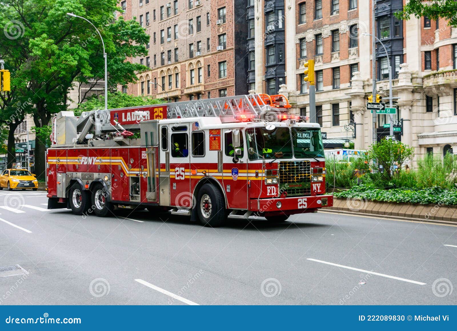 FDNY Ladder 25 Fire Truck Responding To a Emergency Call in Manhattan FDNY Ladder 25 Fire Truck Responding To a Emergency Call in Manhattan