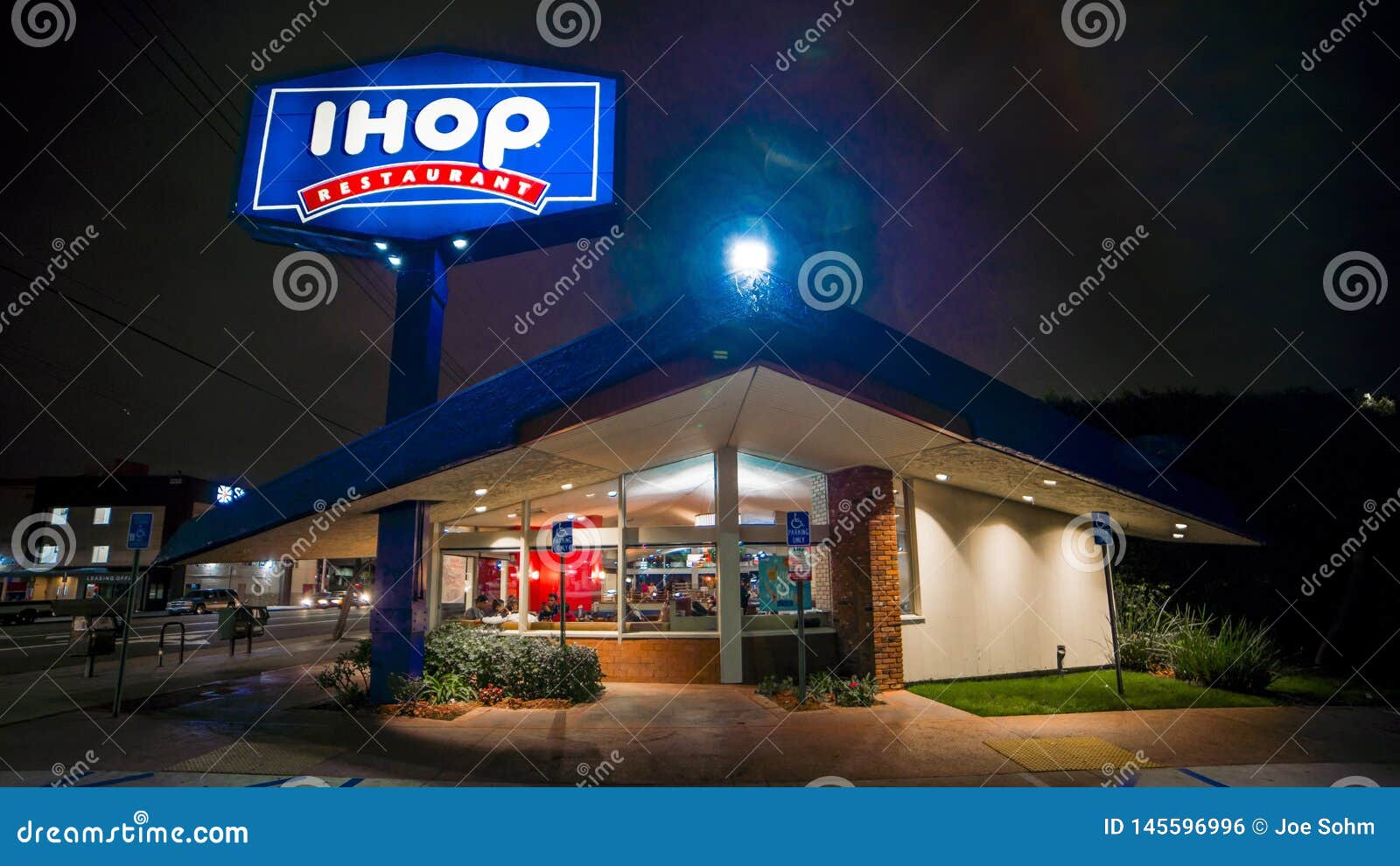 FEBRUARY 1, 2019 LOS ANGELES, CA, USA - Edward Hopper Style View of Los  Angeles California IHOP at Night with Neon Sign on Editorial Photo - Image  of dining, dinner: 145596996