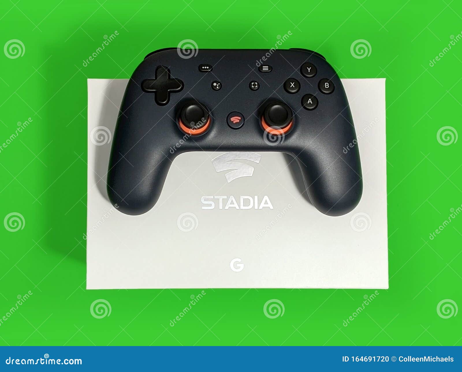 Fechamento De Uma Controladora De Jogos Do Google Stadia Que Está No Topo  De Uma Caixa Branca Contra Uma Imagem Editorial - Imagem de colorido,  cromo: 164691720