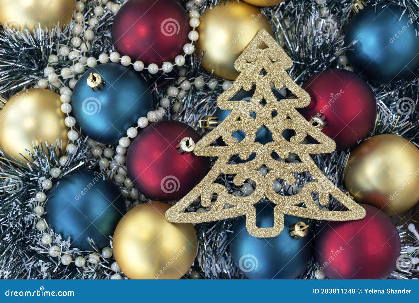 Fechar Bolas De Ouro Vermelho E De Natal Azul Com árvores De Natal Dourado. Fundo Natal. Novo Ano Ou Conceito De Xma Foto de Stock - Imagem de beira, alegre: 203811248 Fechar Bolas De Ouro Vermelho E De Natal Azul Com árvores De Natal Dourado. Fundo Natal. Novo Ano Ou Conceito De Xma Foto de Stock - Imagem de beira, alegre: 203811248