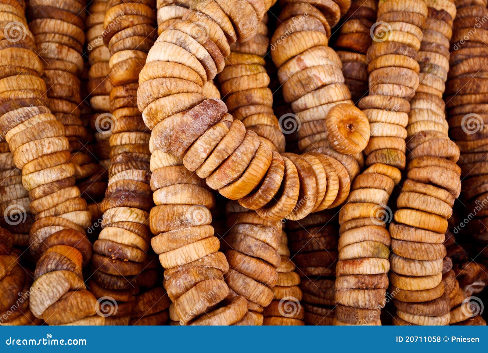 Feche Acima Dos Figos Secados Em Cordas Foto de Stock Imagem de figo