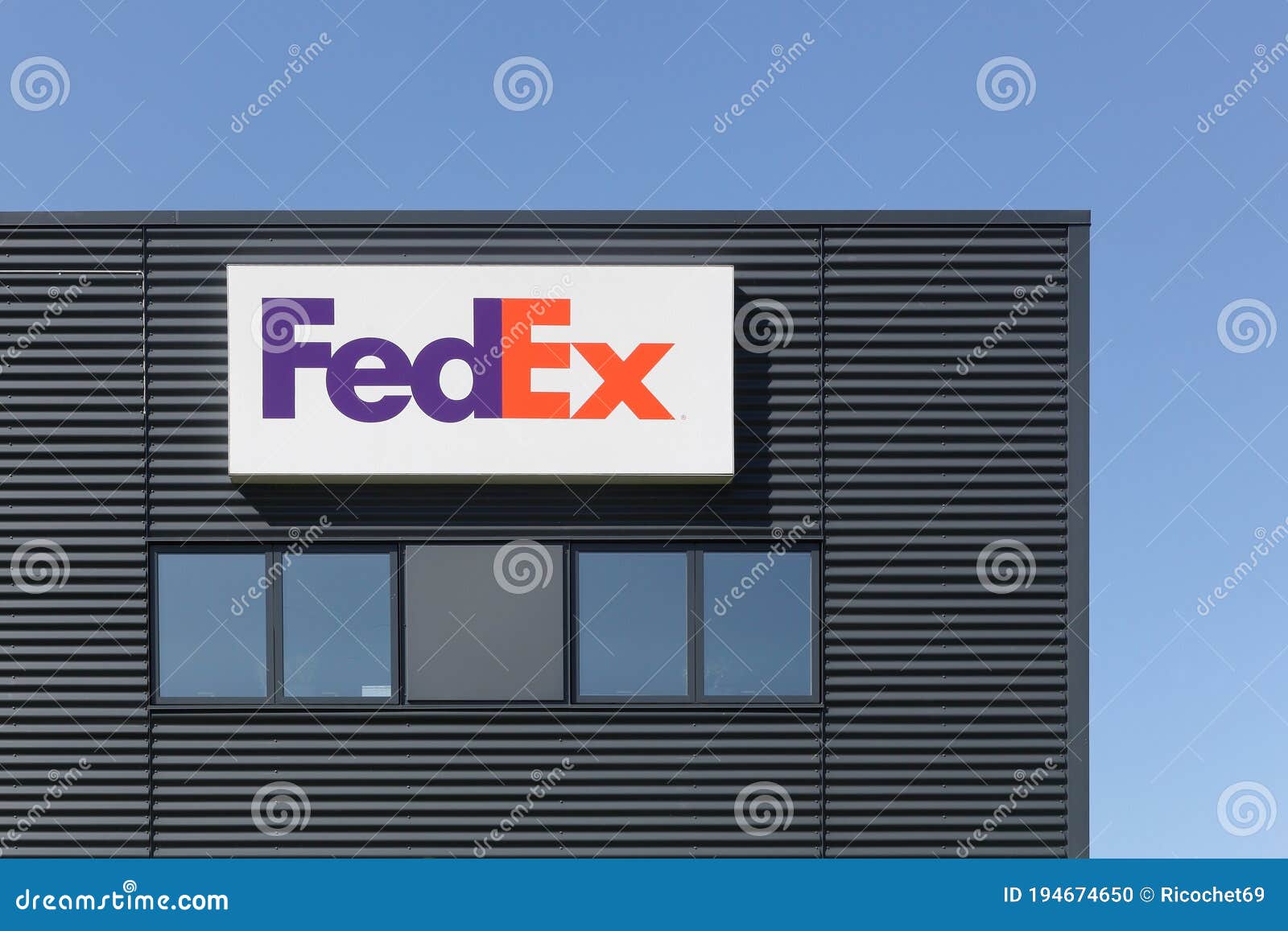 FedEx Building and Warehouse Editorial Image - Image of express ...