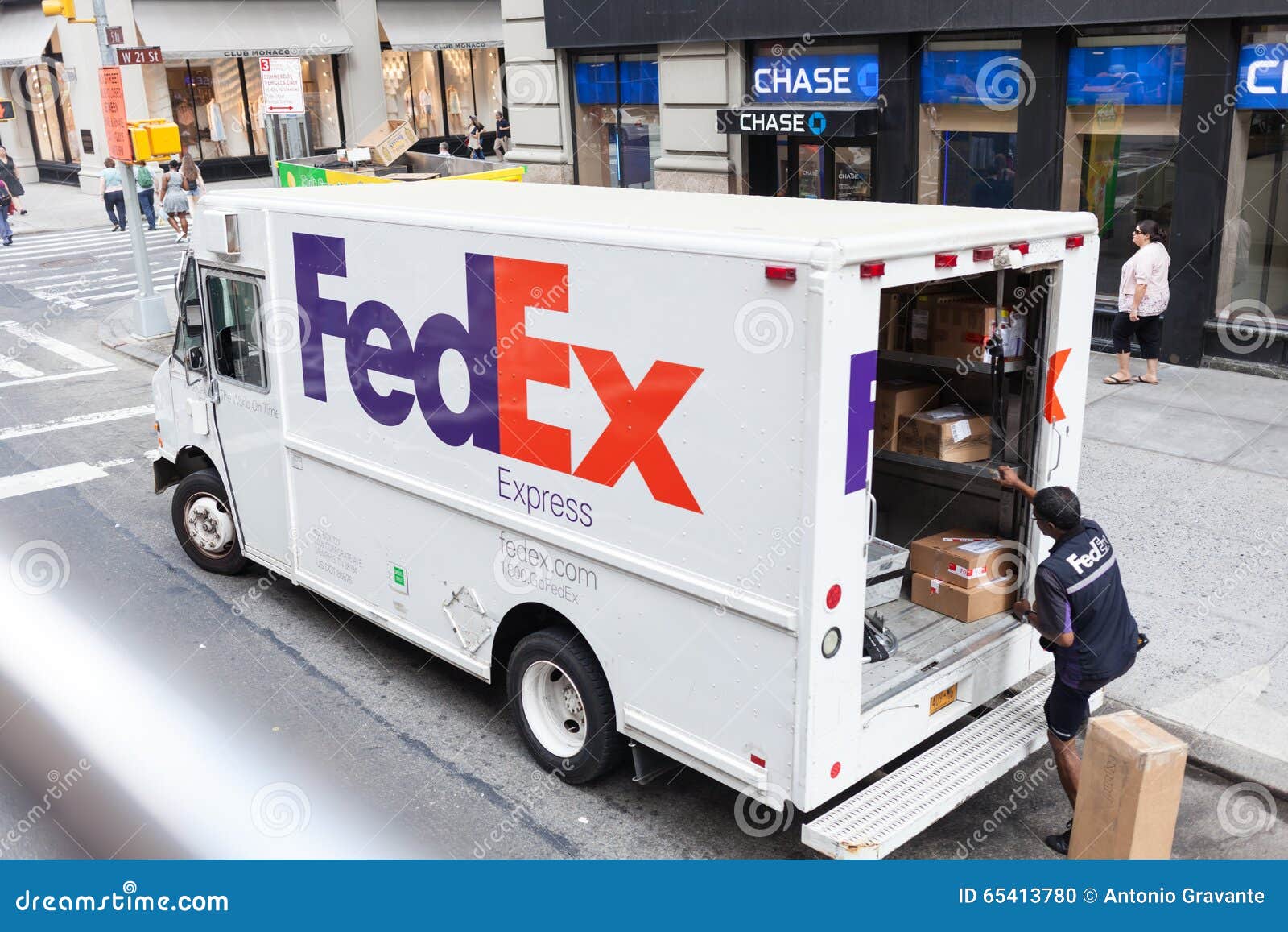 FedexEilLKW in New York City Redaktionelles Bild Bild von