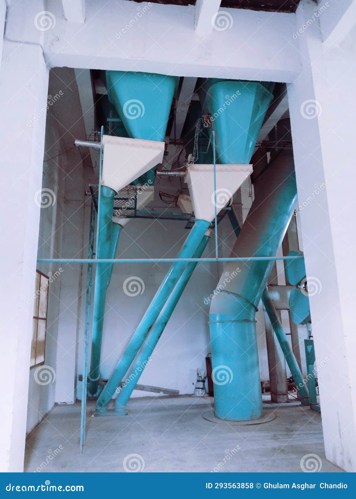 feed mill plant poultry feed-pellet processing unit machinery factory equipment feed-mills provenderie, fabrica piensos photo