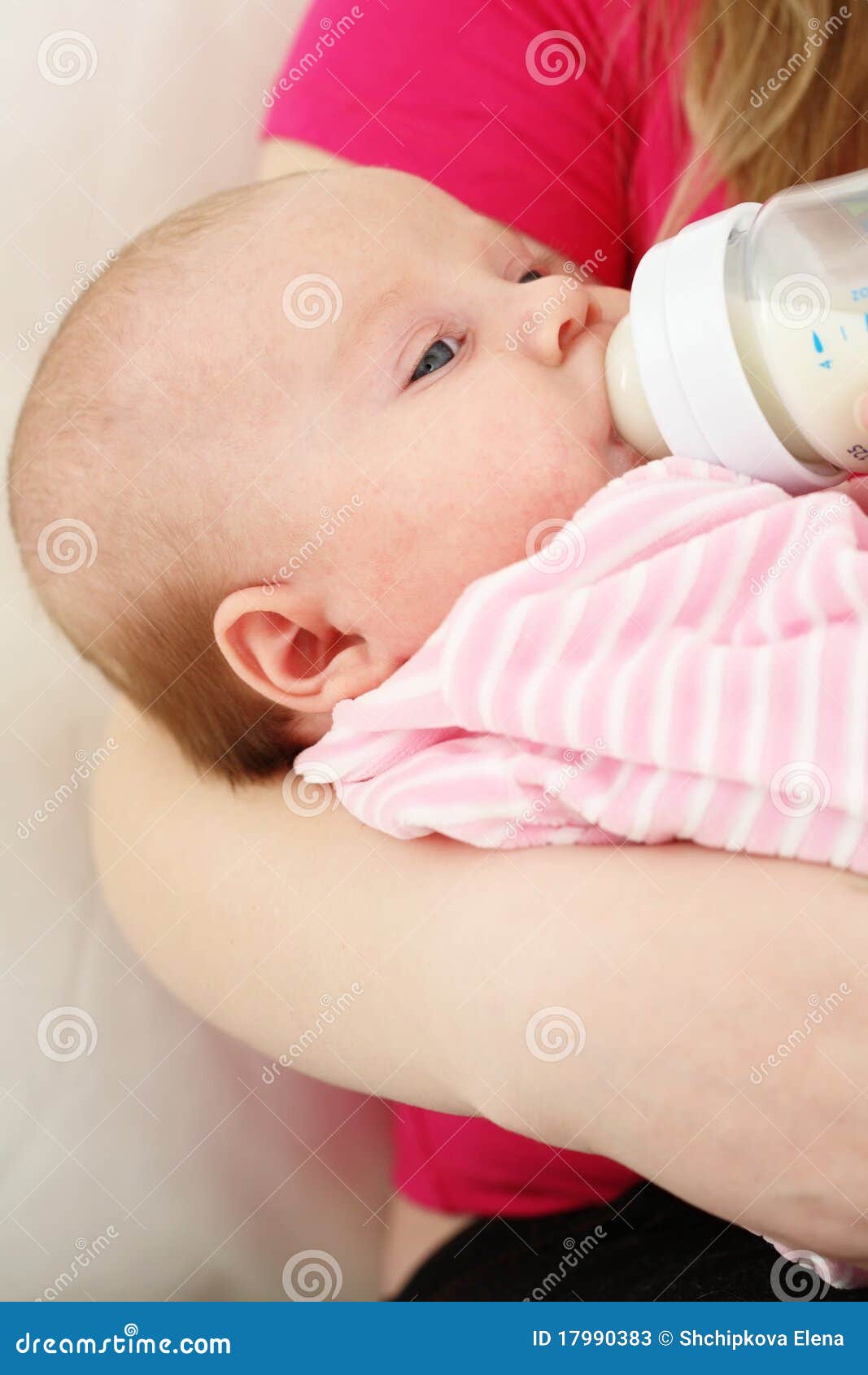 Feeding of the chest baby stock image. Image of holding 17990383