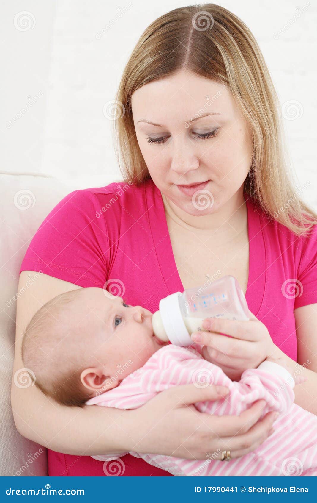 Feeding of the chest baby stock image. Image of innocence 17990441