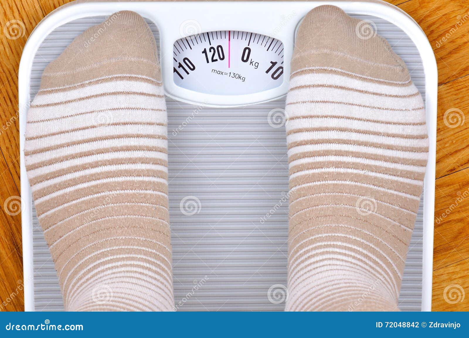 https://thumbs.dreamstime.com/z/feet-scale-overweight-person-standing-72048842.jpg