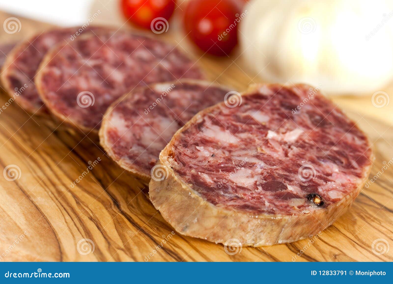Feinschmeckerische Pfeffer-Salami Mit Knoblauch Stockbild - Bild von ...