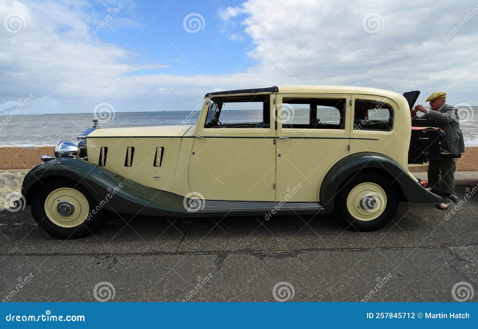 Rolls royce car man hi-res stock photography and images - Alamy