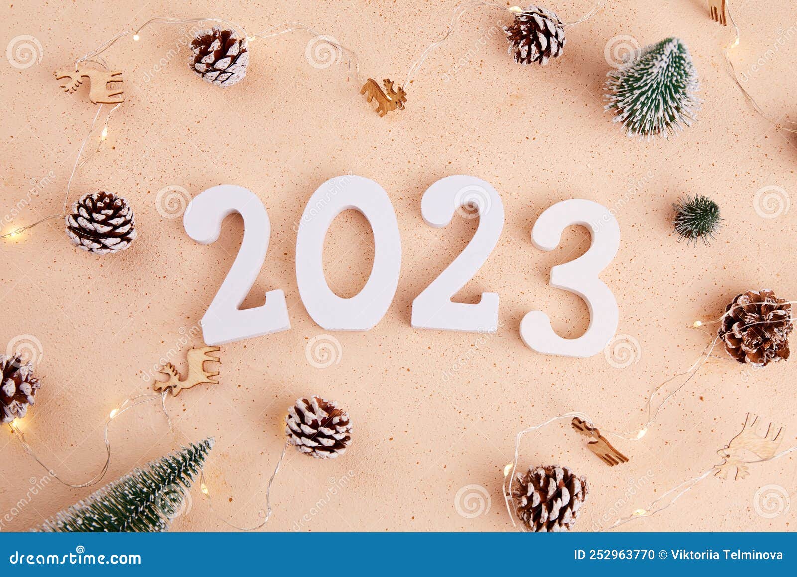 Feliz Ano Novo 2023 E Cartão De Boas-vindas De Natal Feliz. Foto de Stock -  Imagem de texto, madeira: 252963770