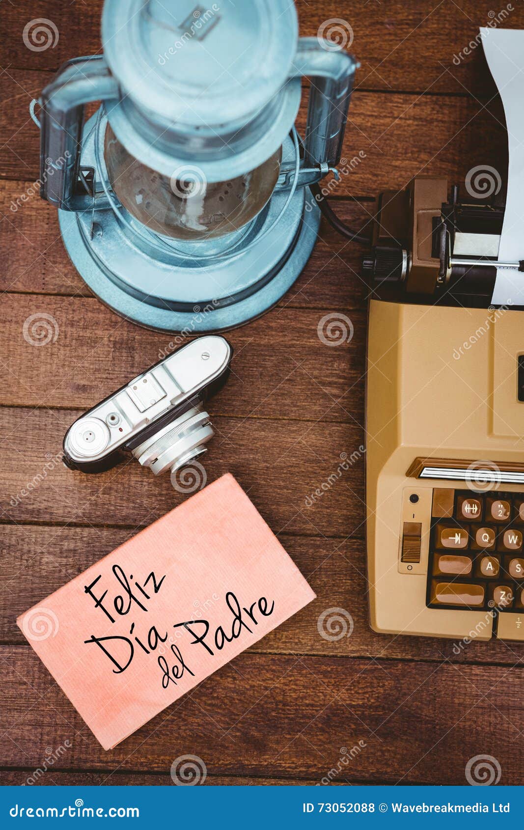 feliz dia del padre written on paper