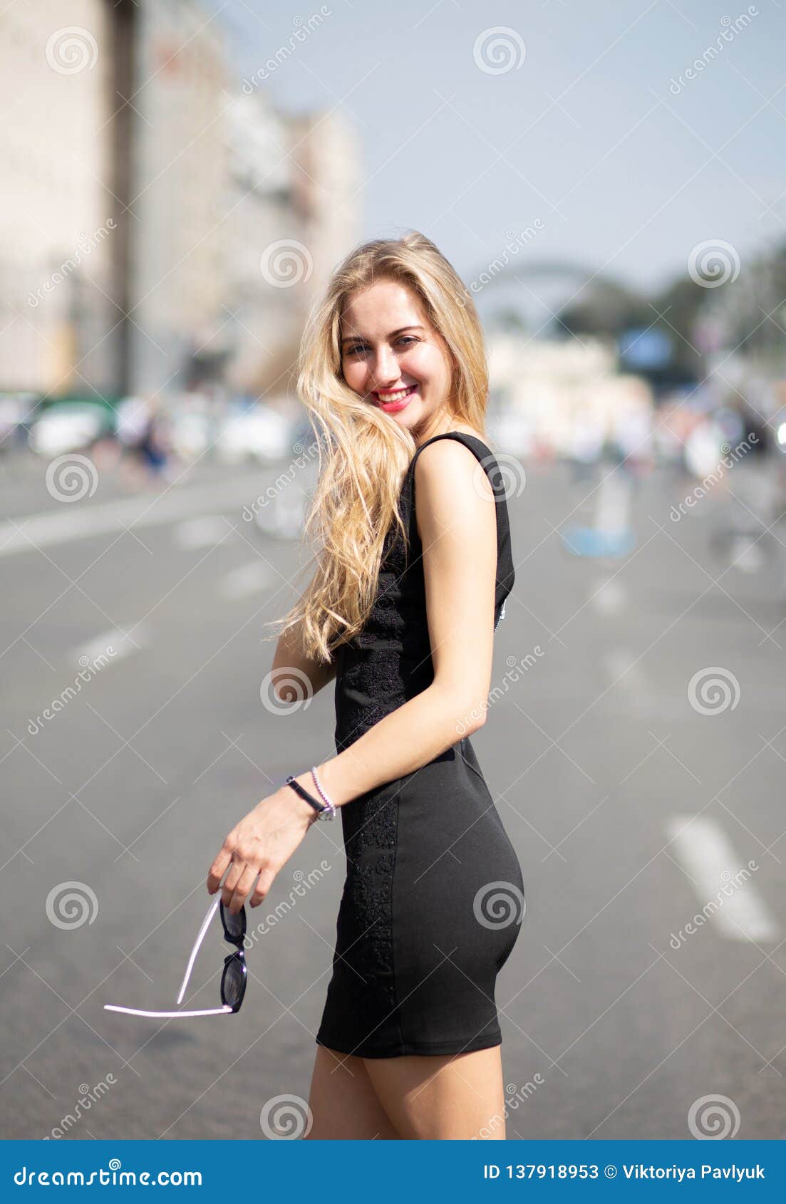 mujeres caminando con vestidos cortos Cheap Sell - OFF 64% mujeres caminando con vestidos cortos Cheap Sell - OFF 64%