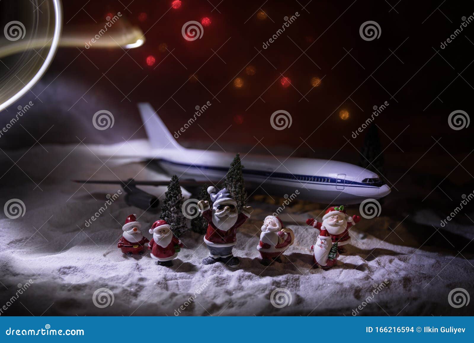 Feliz Natal E Feliz Ano Novo, Experiência Em Matéria De Viagens De Inverno  Em Madeira, Viajar Com Vista De Cima Do Avião Foto de Stock - Imagem de  agência, feriado: 166216594