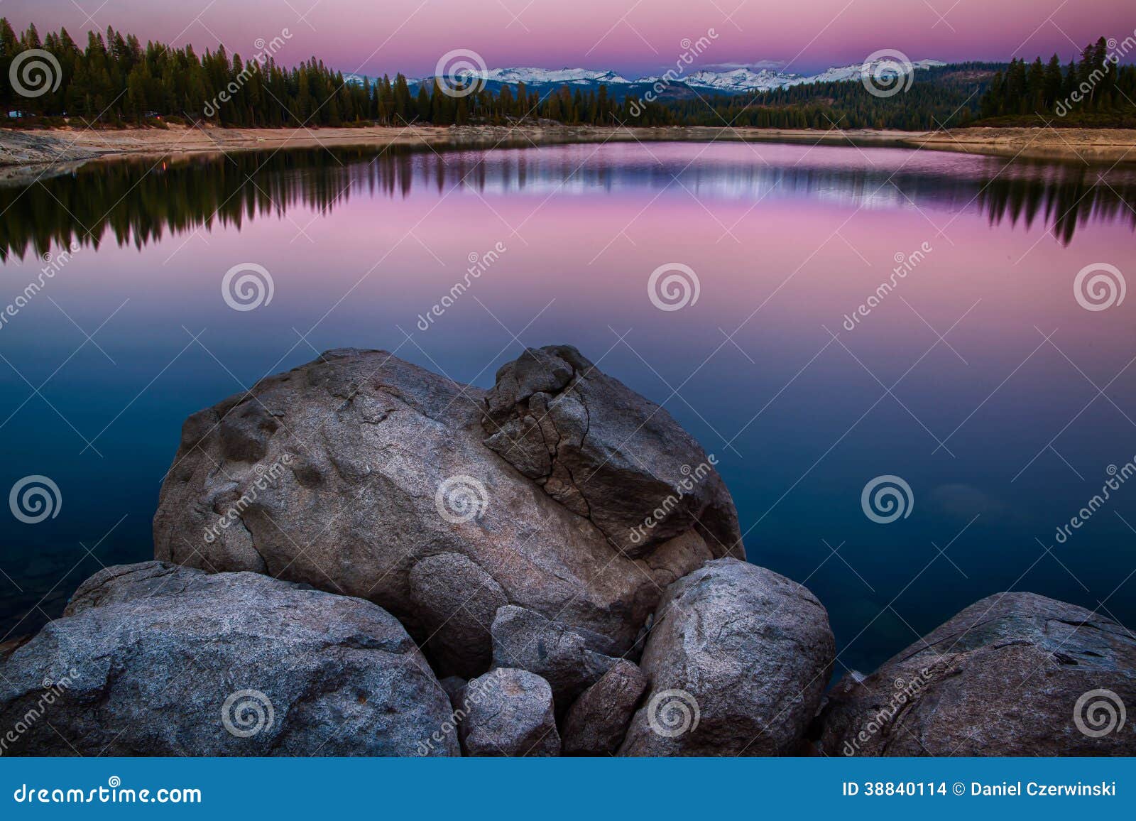 Felsen im See stockfoto. Bild von landschaft, farben 38840114