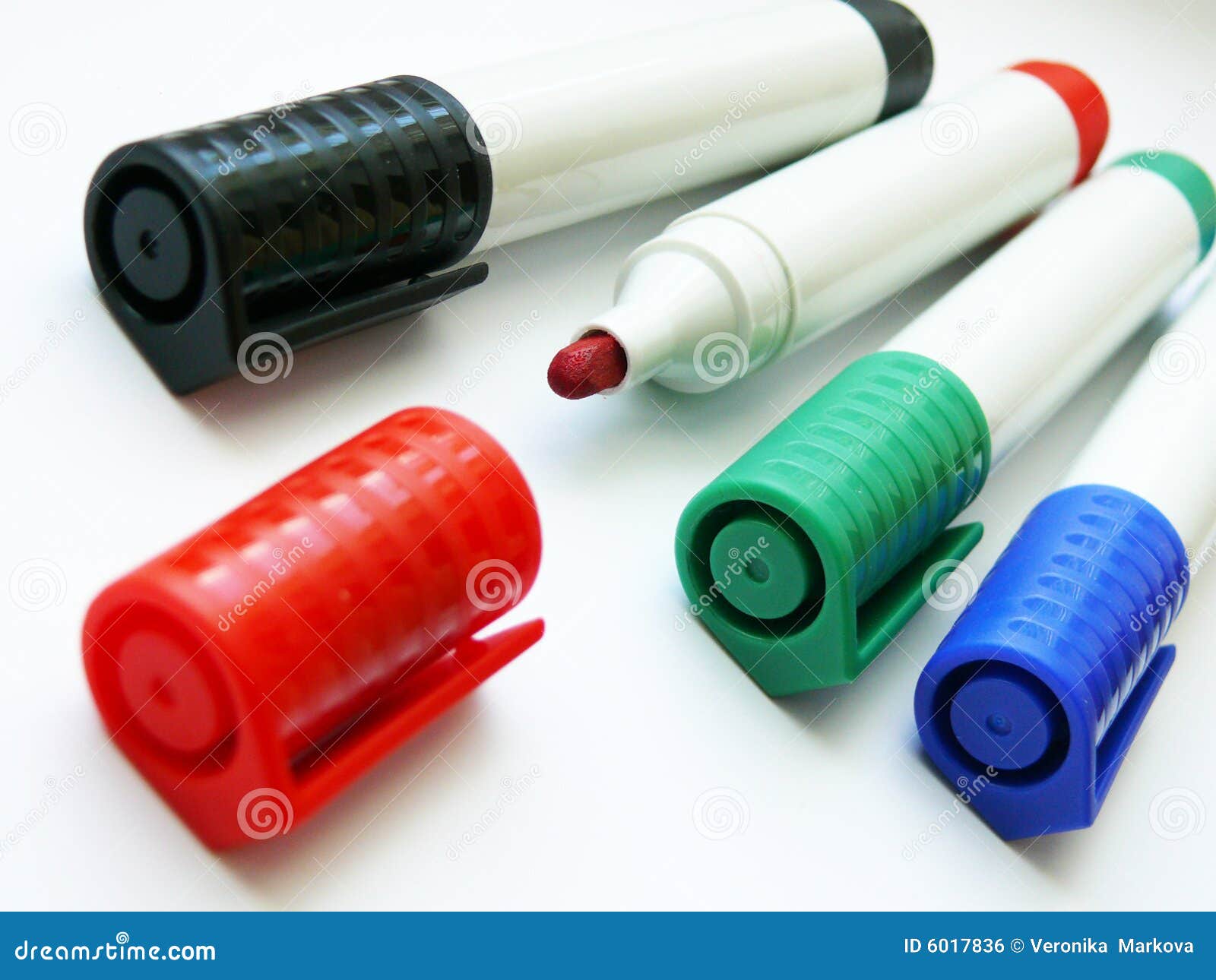 felt-tip pens (markers)