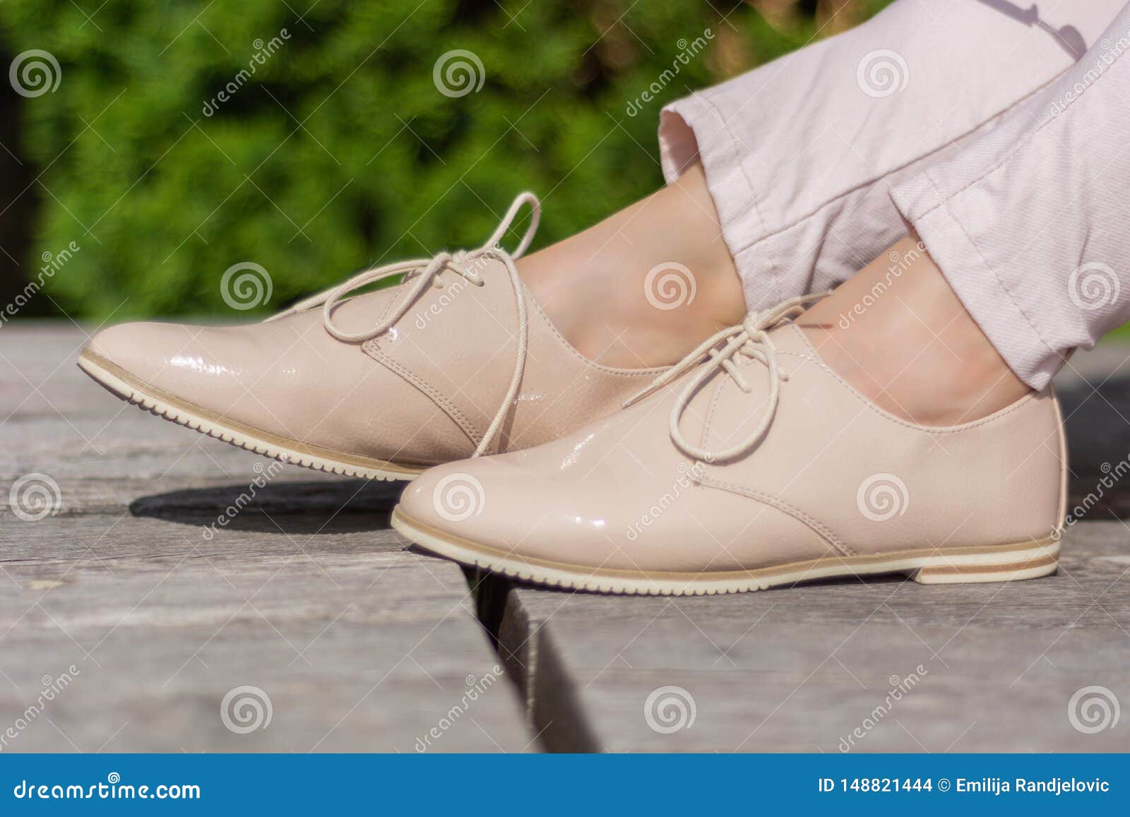 bench shoes for female