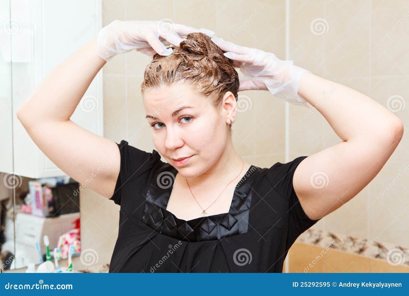 female dyeing hairs at home