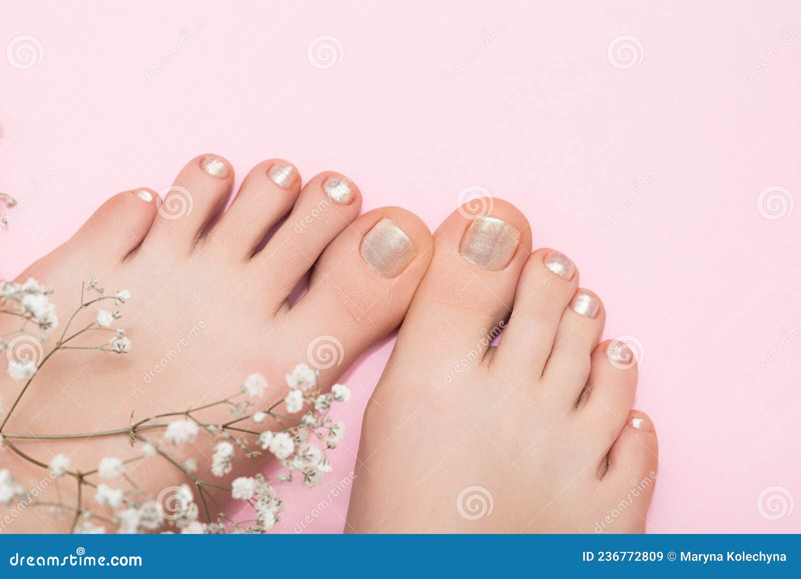 Sttiafay Black False Toe Nails Gold Powder Short Square Toenails Full Cover  Press on Artificial Toenails for Women and Girls : Amazon.co.uk: Beauty