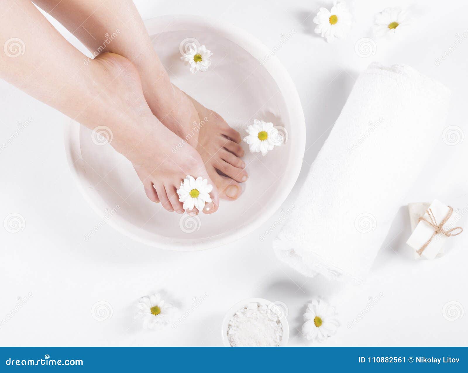 Đắm mình trong không gian Foot Spa thư giãn làm mới đôi chân mệt mỏi của bạn. Hãy xem hình ảnh liên quan đến từ khóa này và tận hưởng cảm giác cực kỳ thư thái. 