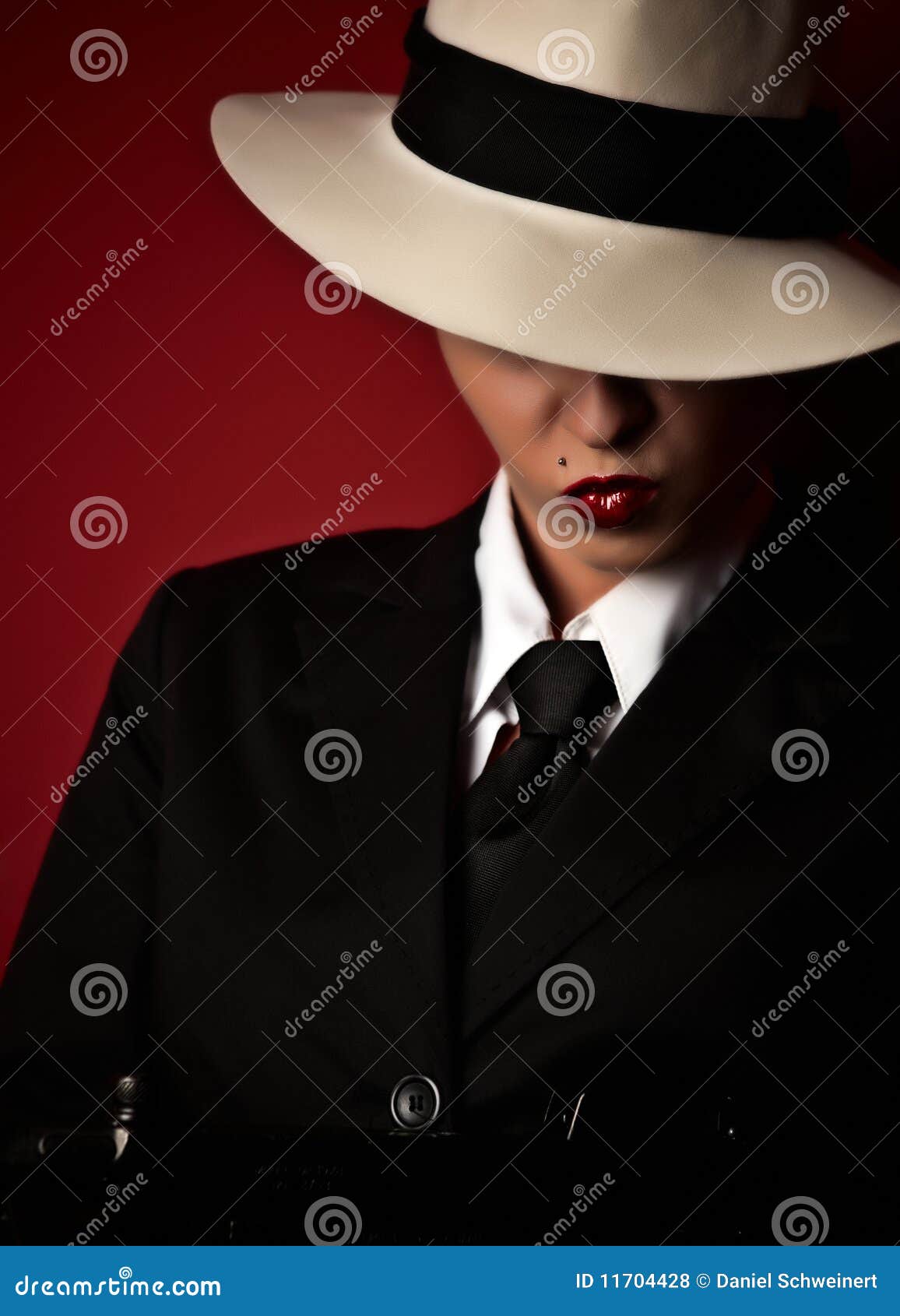 Female gangster stock photo. Image of beauty, tommygun - 11704428