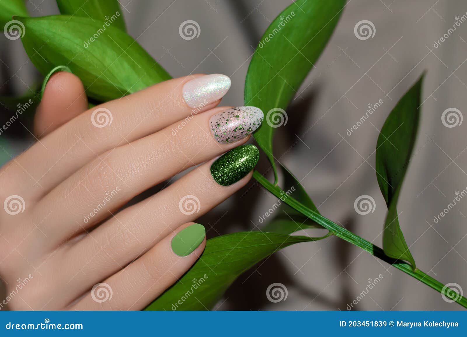 45 Best Fall Nail Ideas 2021 : Green and White nails with Gold Foil Accents  | White nails, White nails with gold, Emerald nails