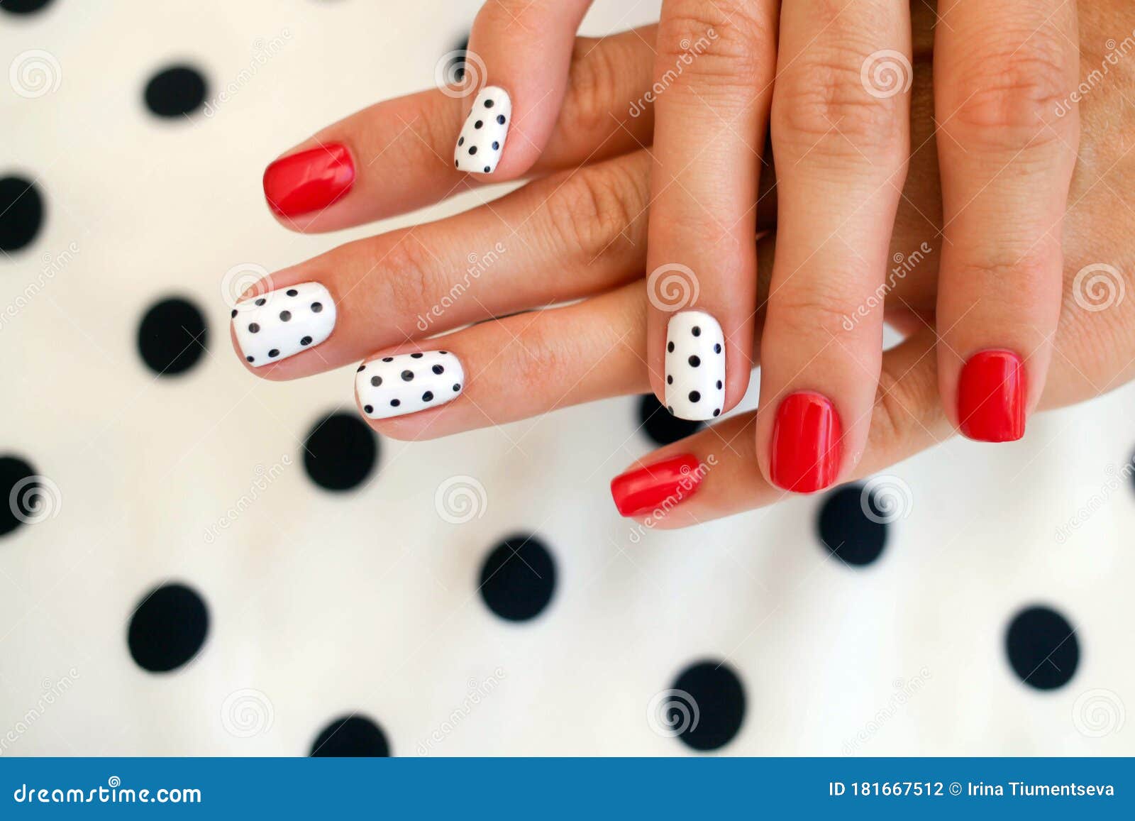 22 Lovely Polka Dot Nail Designs - Pretty Designs